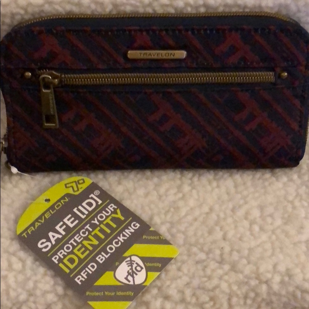 🦋🦋Travelon wallet NWT🦋🦋